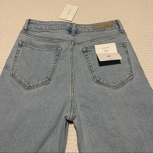 Size 7 | 99% Cotton 1% Spandex | Light Wash